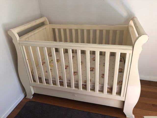 boori sleigh convertible cot